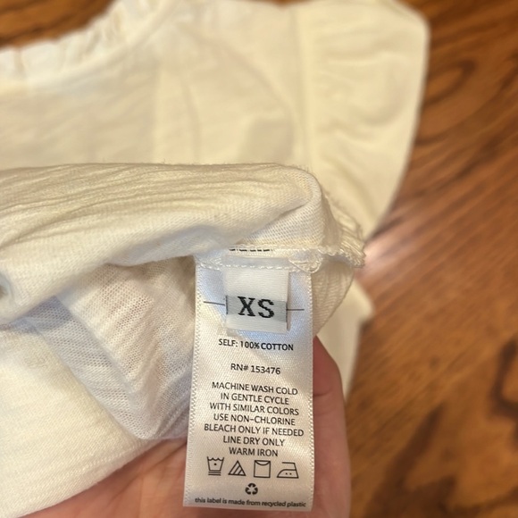 Robertson + Rodeo Woman’s White Ruffle Top Size XS - Picture 5 of 5